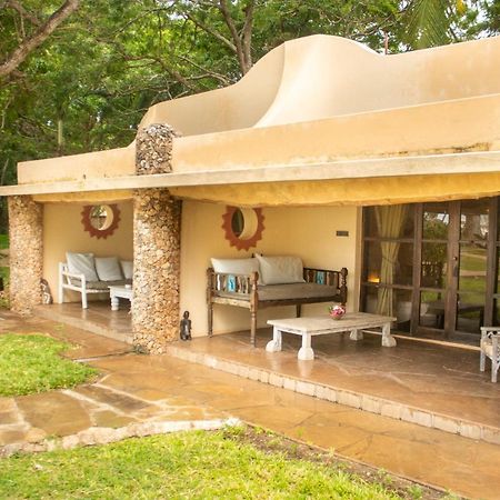 Eleven Pearl Boutique Hotel & Spa Diani Beach Exterior photo