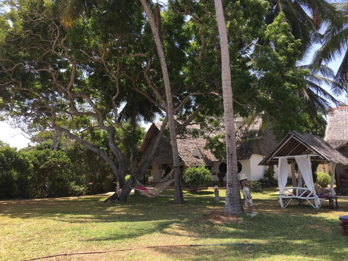 Eleven Pearl Boutique Hotel & Spa Diani Beach Exterior photo
