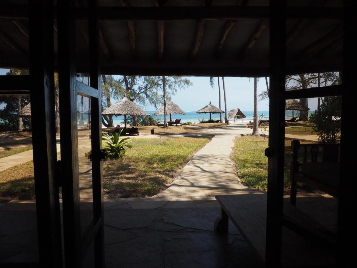 Eleven Pearl Boutique Hotel & Spa Diani Beach Exterior photo