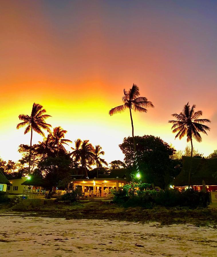 Eleven Pearl Boutique Hotel & Spa Diani Beach Exterior photo
