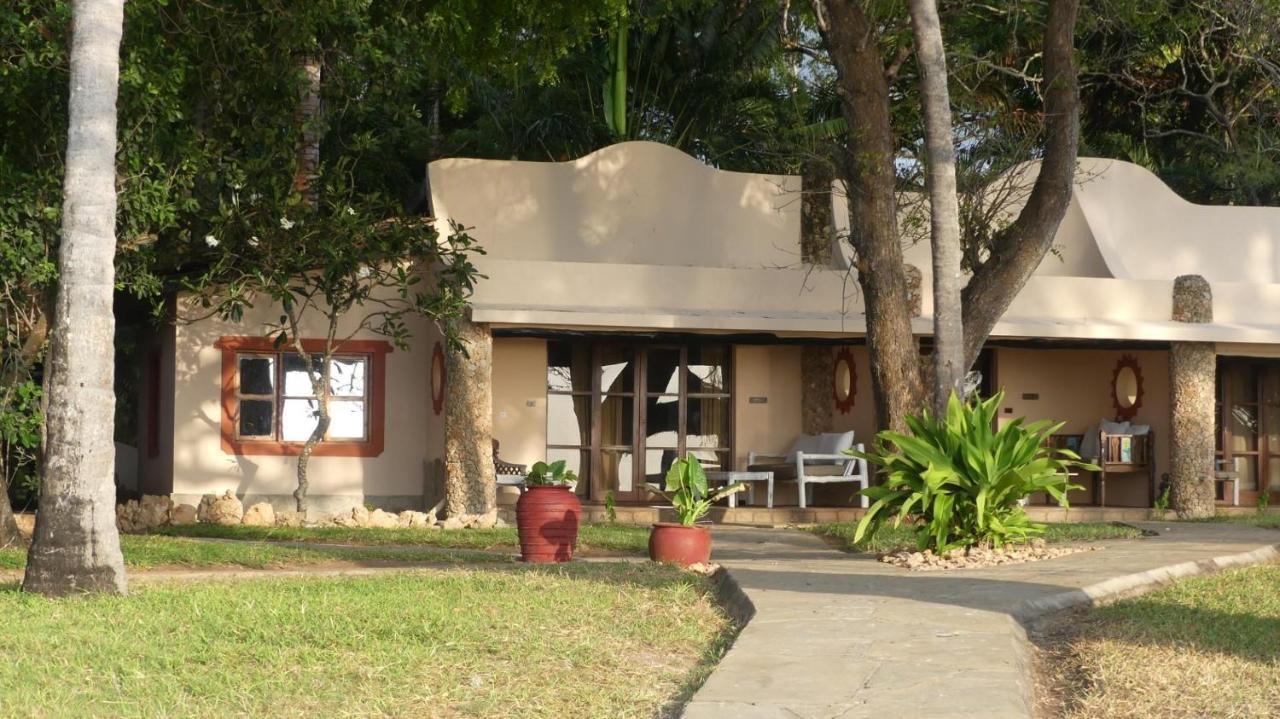 Eleven Pearl Boutique Hotel & Spa Diani Beach Exterior photo
