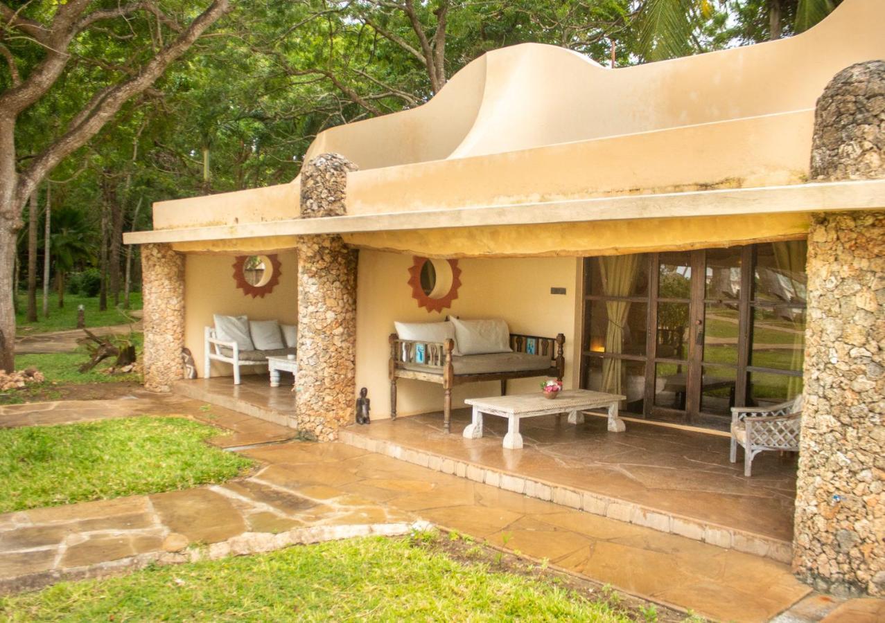 Eleven Pearl Boutique Hotel & Spa Diani Beach Exterior photo