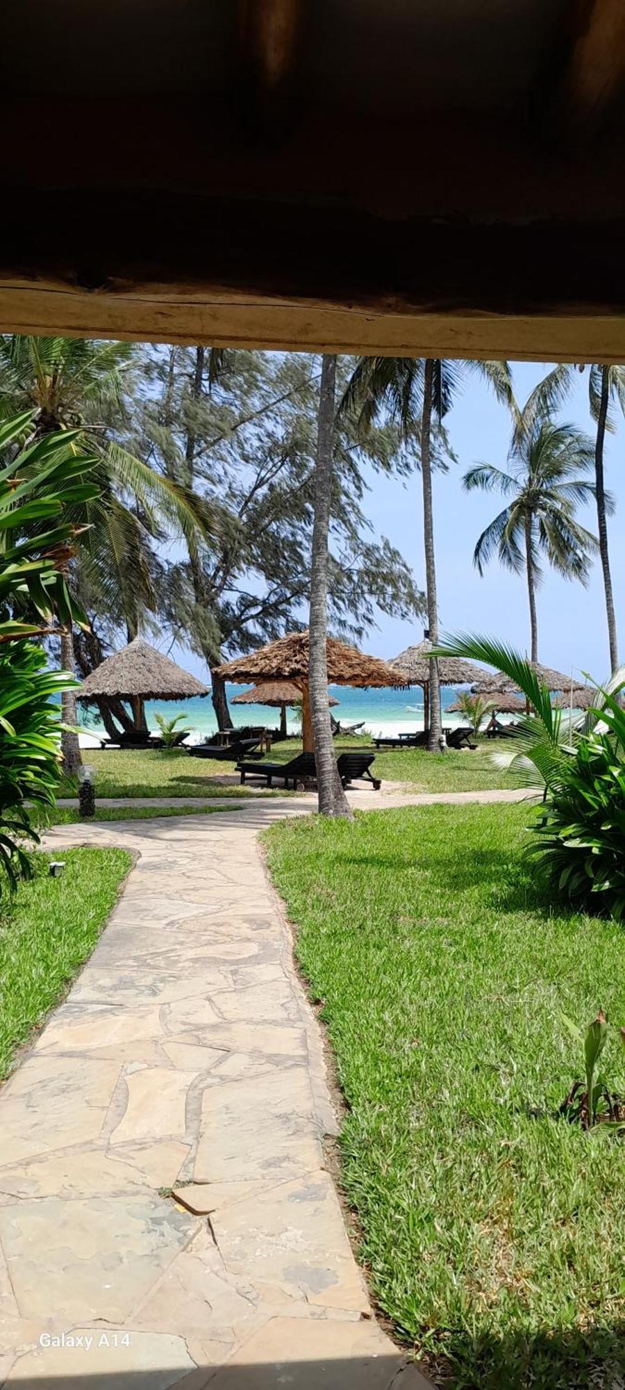 Eleven Pearl Boutique Hotel & Spa Diani Beach Exterior photo